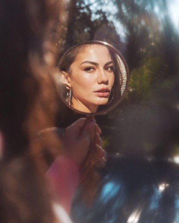 Aktrisa pencəyinin qiyməti ilə gündəm oldu - FOTOLAR